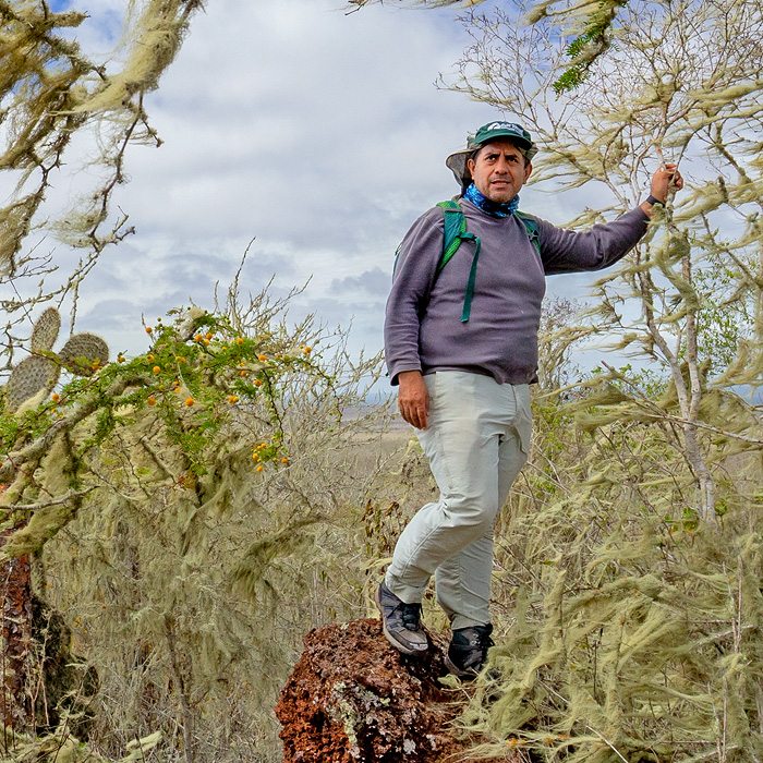 Image showing biologist Washington Tapia during an expedition in Galápagos